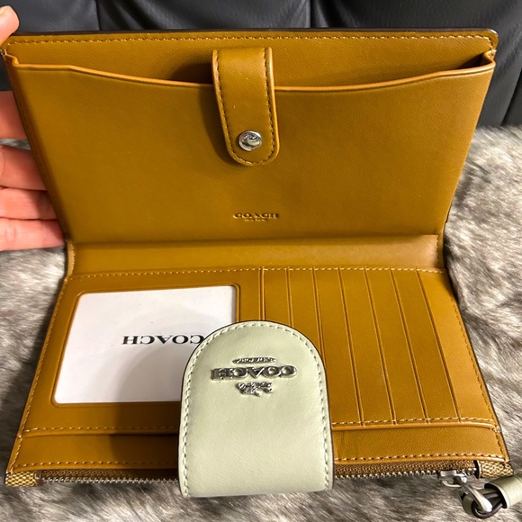 🔥NWT Coach Wallet - Picture 2 of 12